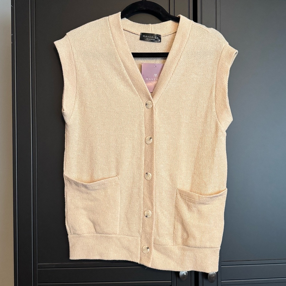 NWT Maverick Beige Sleeveless Cardigan